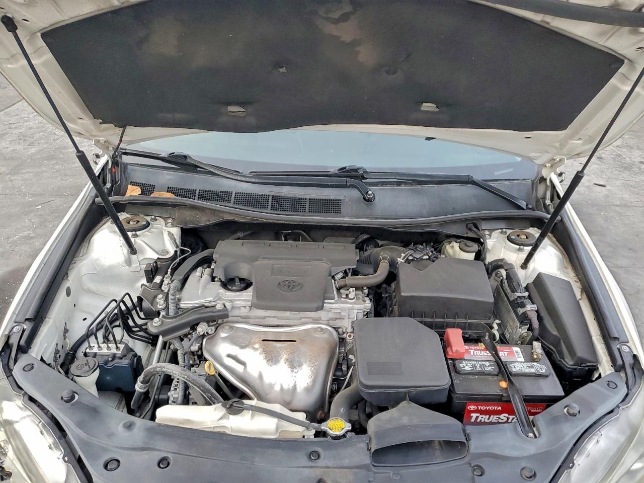 2015 TOYOTA CAMRY LE photo 11