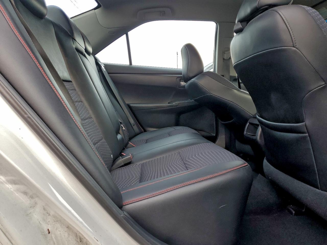 2015 TOYOTA CAMRY LE photo 10