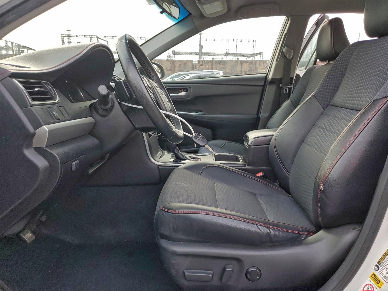 2015 TOYOTA CAMRY LE photo 7