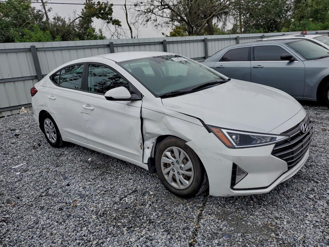 2020 HYUNDAI ELANTRA SE photo 4