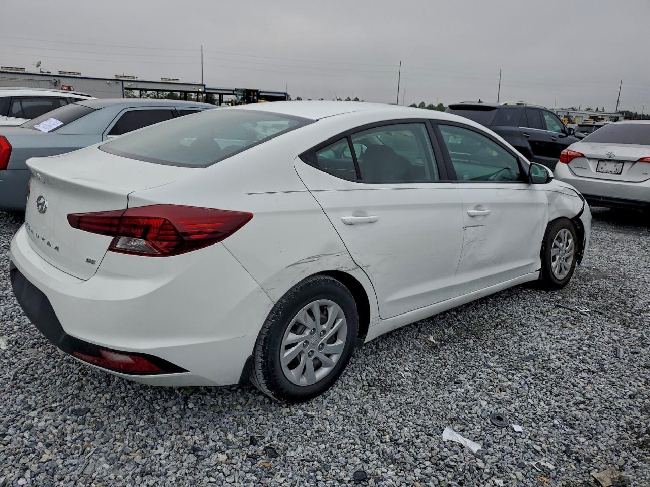 2020 HYUNDAI ELANTRA SE photo 3