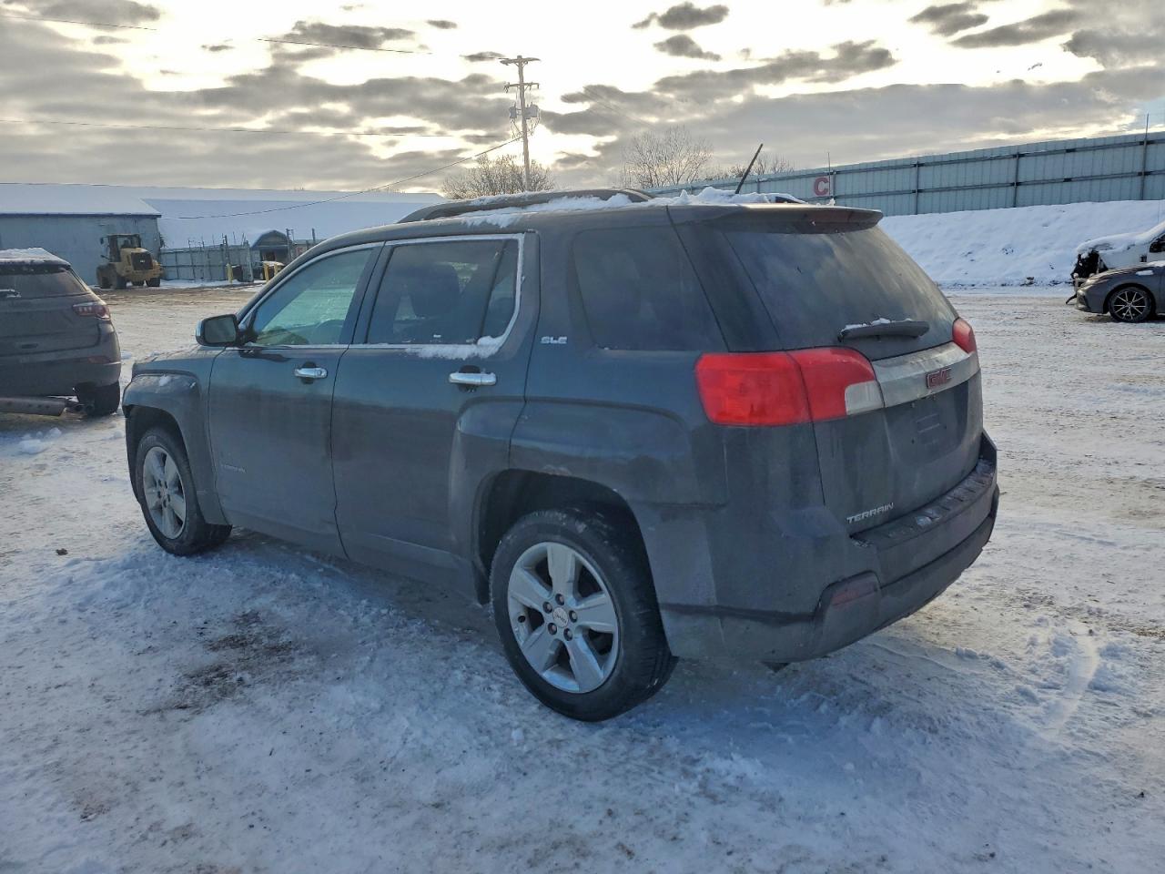 2015 GMC TERRAIN SLE photo 2