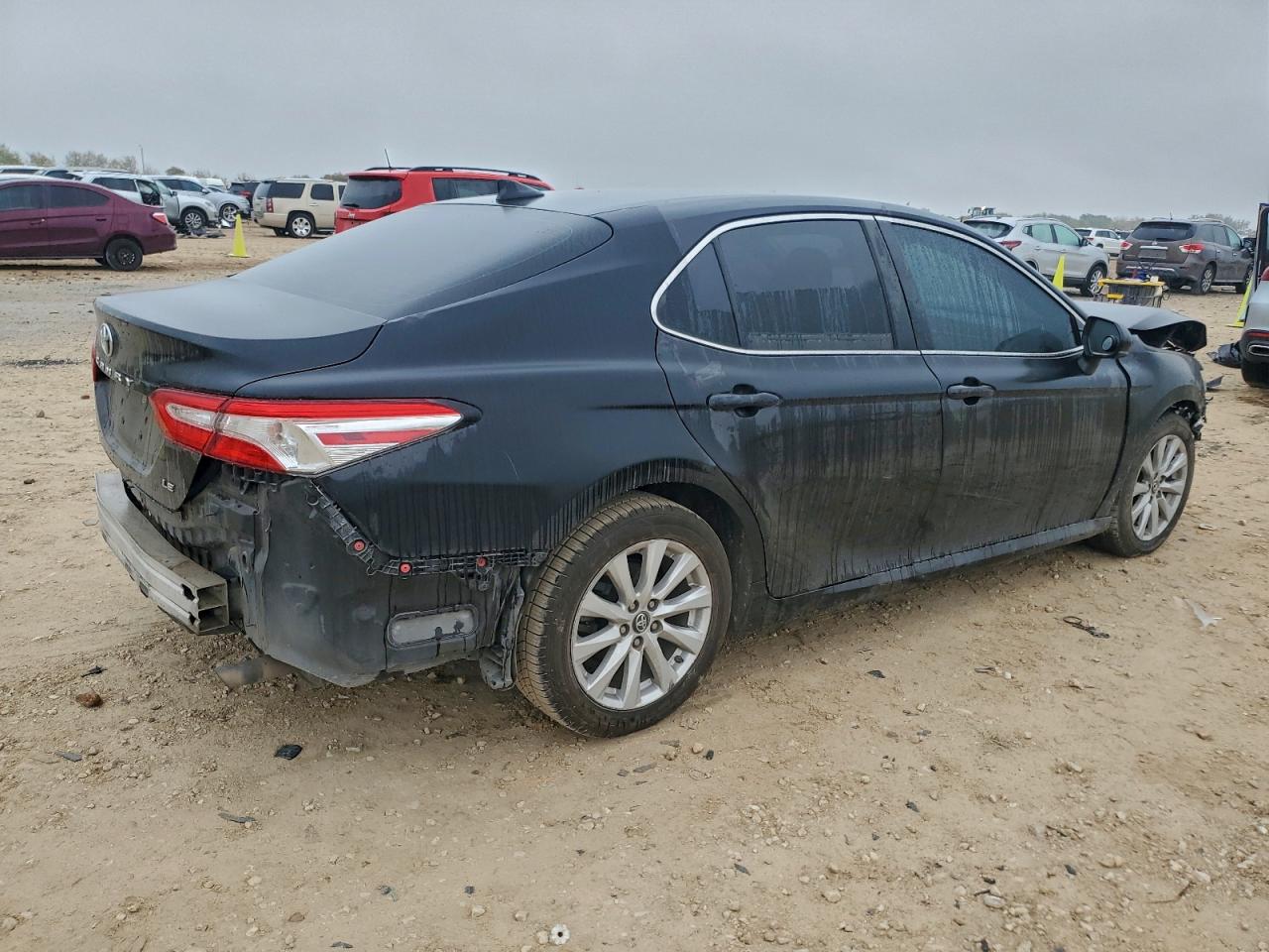 2019 TOYOTA CAMRY L photo 3
