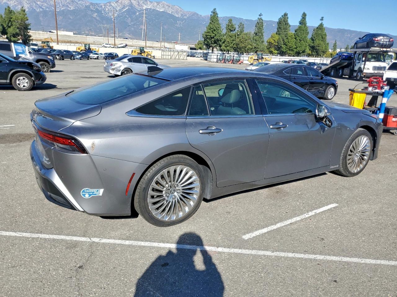 2021 TOYOTA MIRAI XLE photo 3