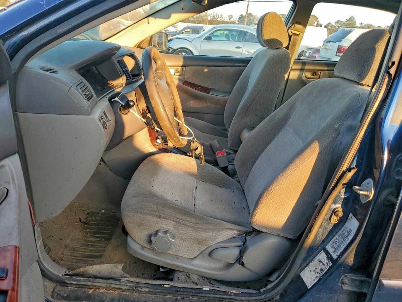 2005 TOYOTA COROLLA photo 13