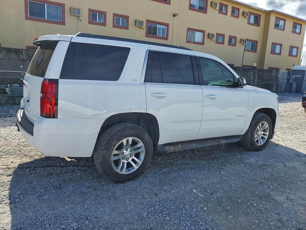 2017 CHEVROLET TAHOE C1500 LT photo 3