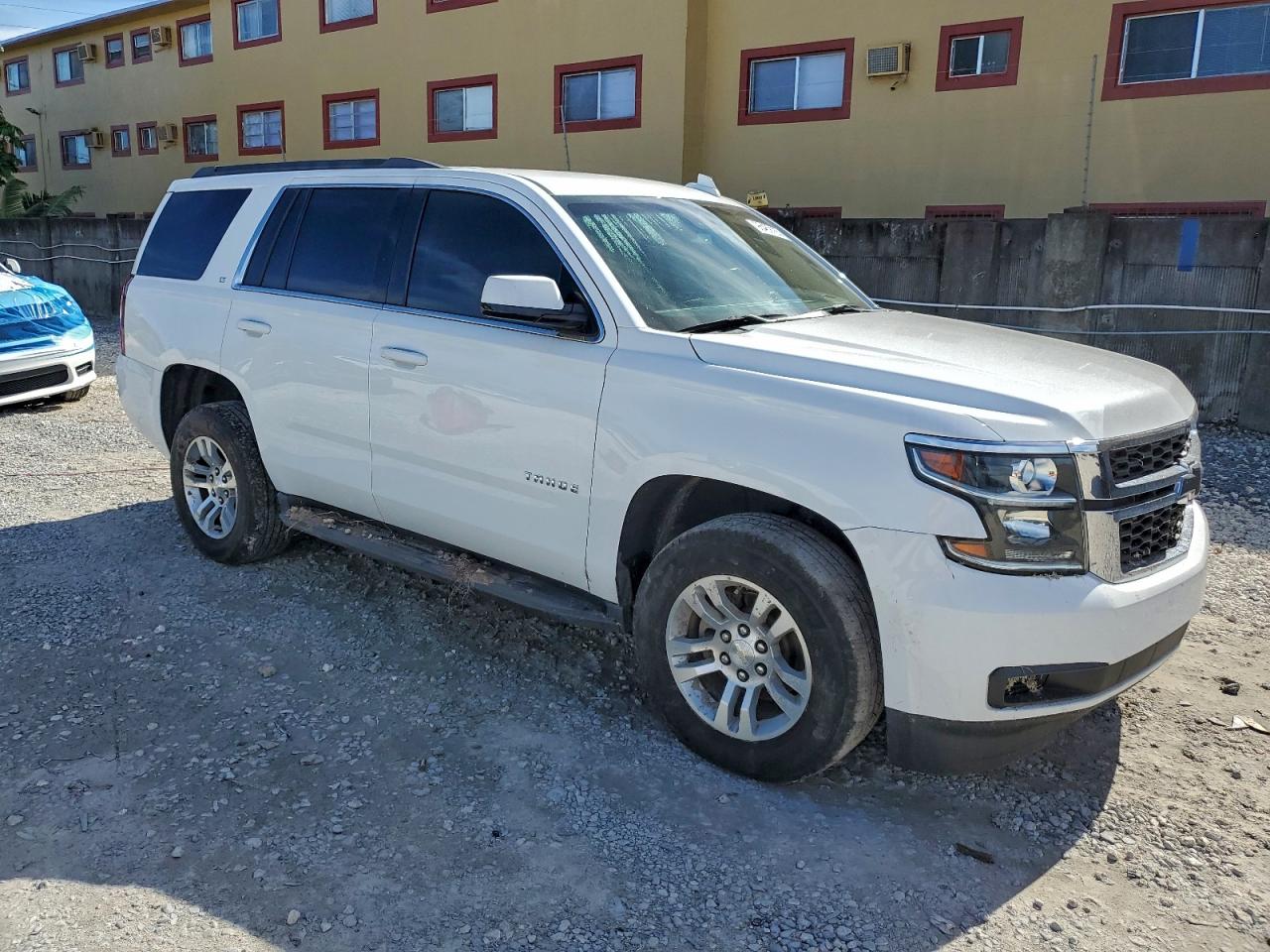 2017 CHEVROLET TAHOE C1500 LT photo 4
