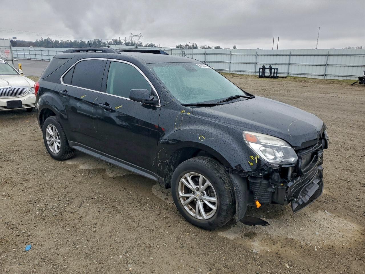 2017 CHEVROLET EQUINOX LT photo 4