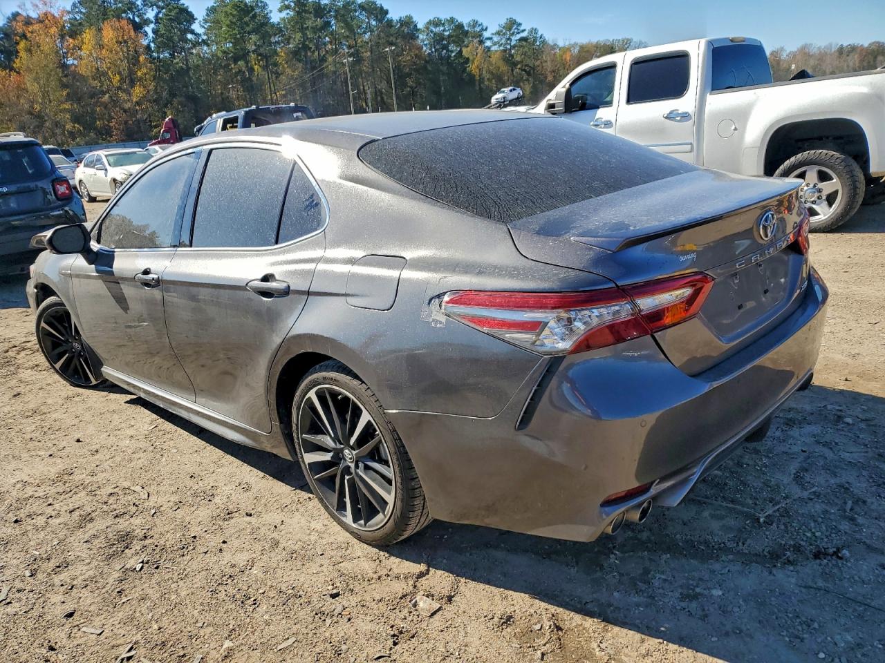 2018 TOYOTA CAMRY XSE photo 3