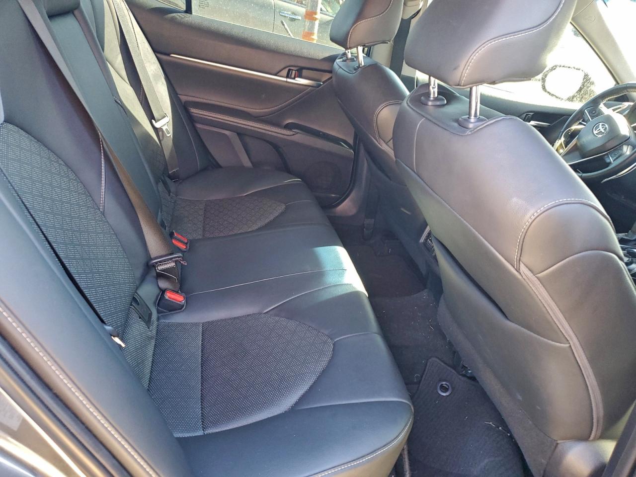 2018 TOYOTA CAMRY XSE photo 19