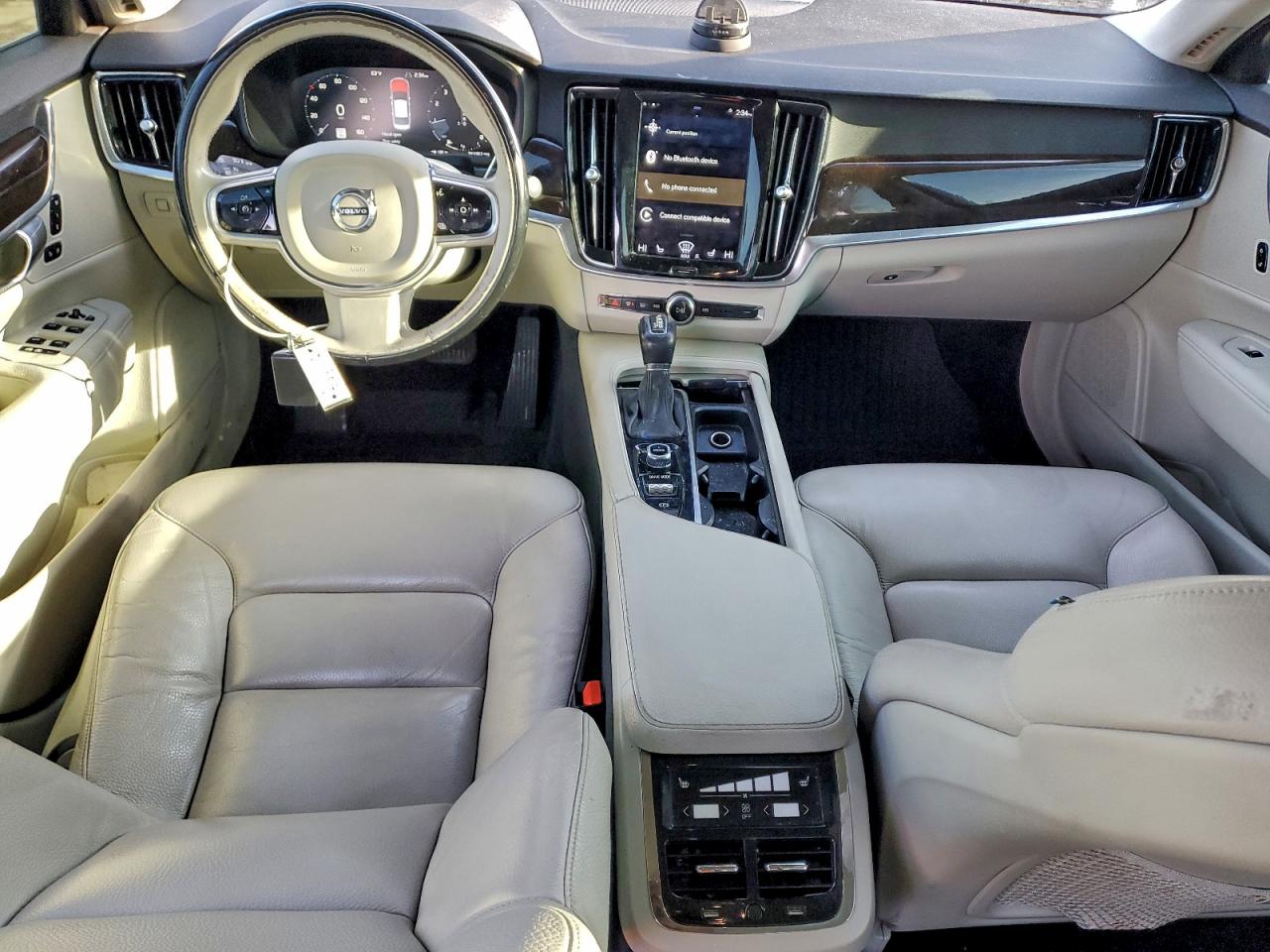 2017 VOLVO S90 T6 MOMENTUM photo 8