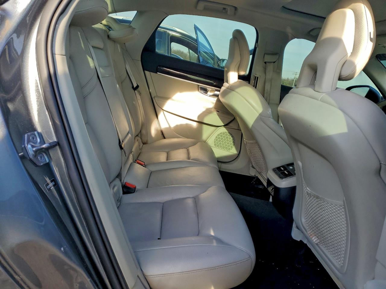 2017 VOLVO S90 T6 MOMENTUM photo 10