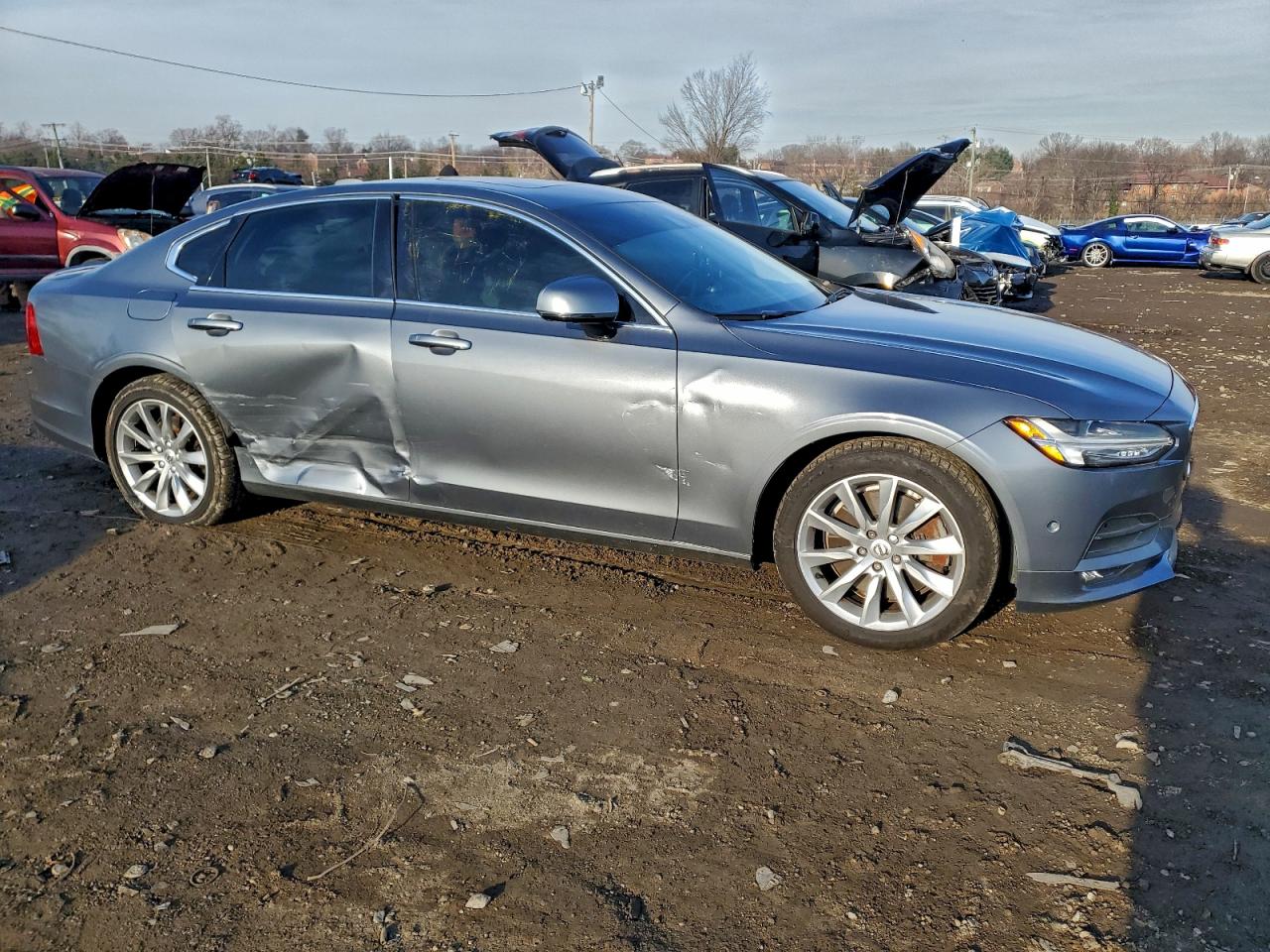 2017 VOLVO S90 T6 MOMENTUM photo 4