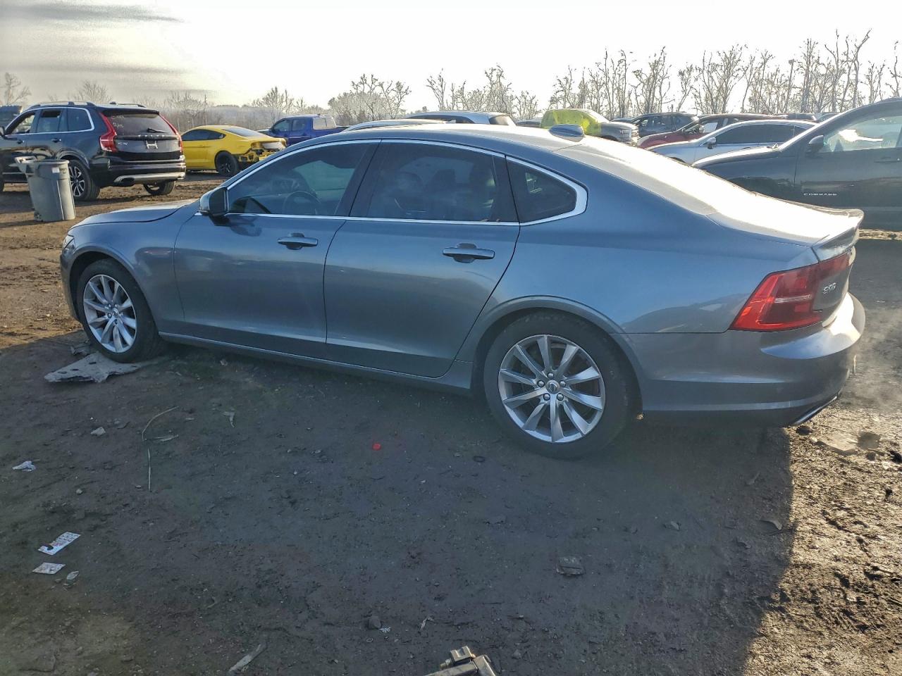 2017 VOLVO S90 T6 MOMENTUM photo 2