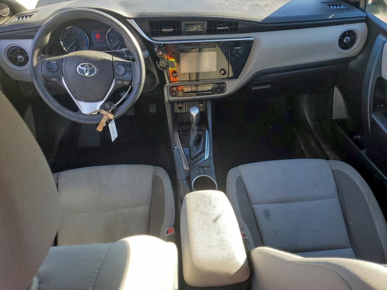 2017 TOYOTA COROLLA L photo 8
