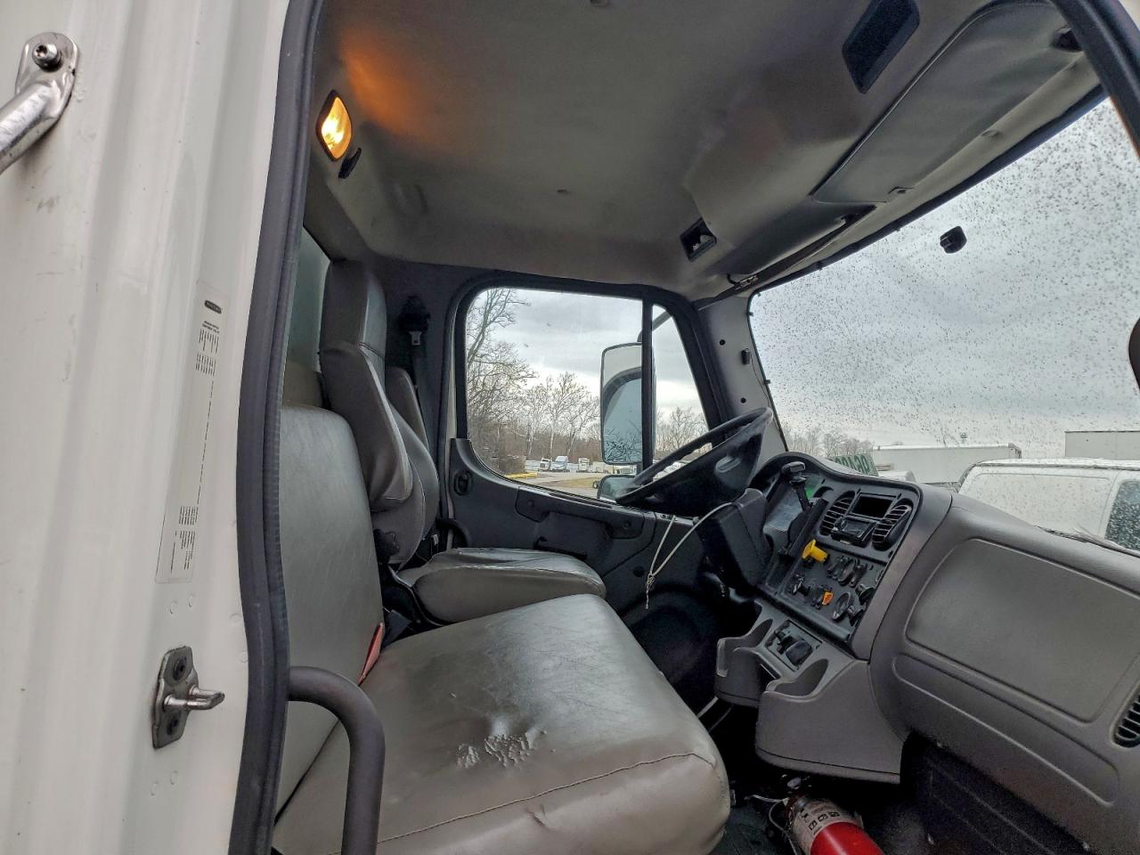 2018 FREIGHTLINER M2 106 MED - SEMI TRUCK photo 11