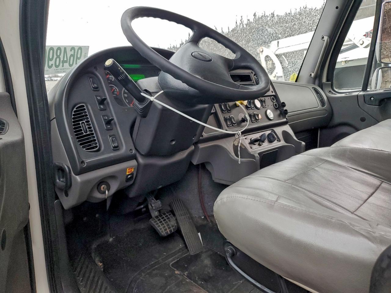 2018 FREIGHTLINER M2 106 MED - SEMI TRUCK photo 8