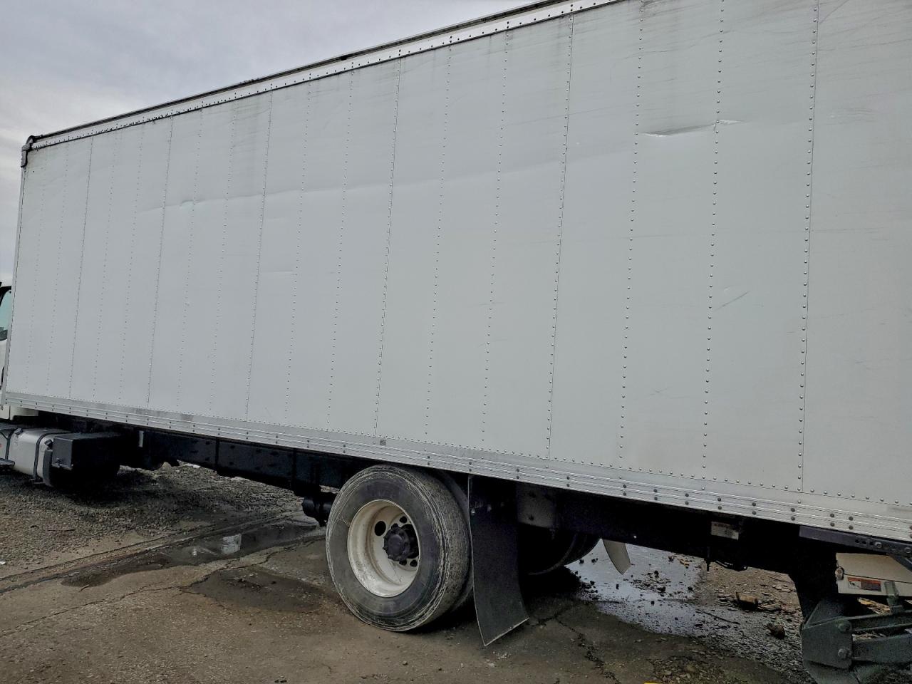 2018 FREIGHTLINER M2 106 MED - SEMI TRUCK photo 2