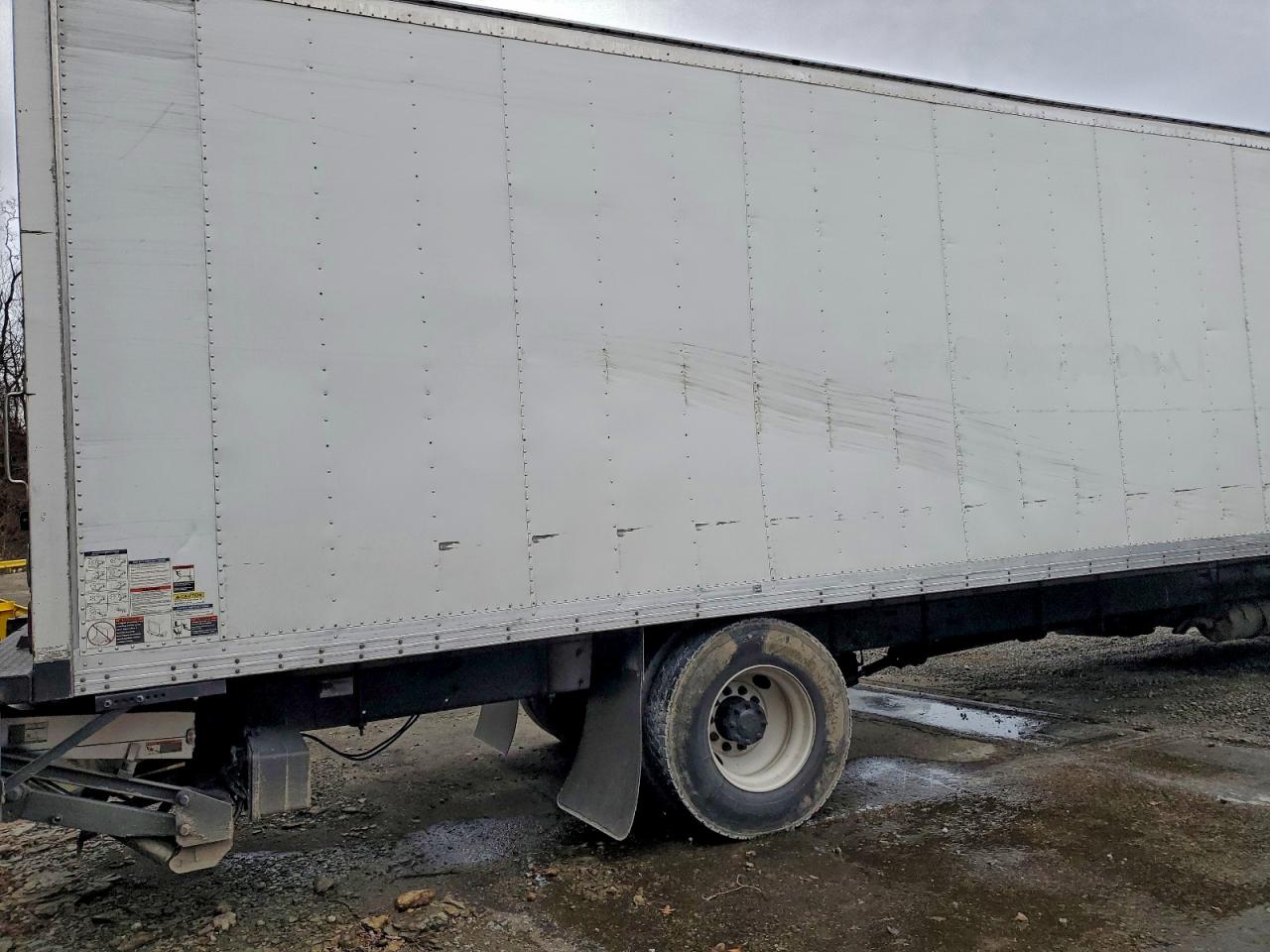 2018 FREIGHTLINER M2 106 MED - SEMI TRUCK photo 3