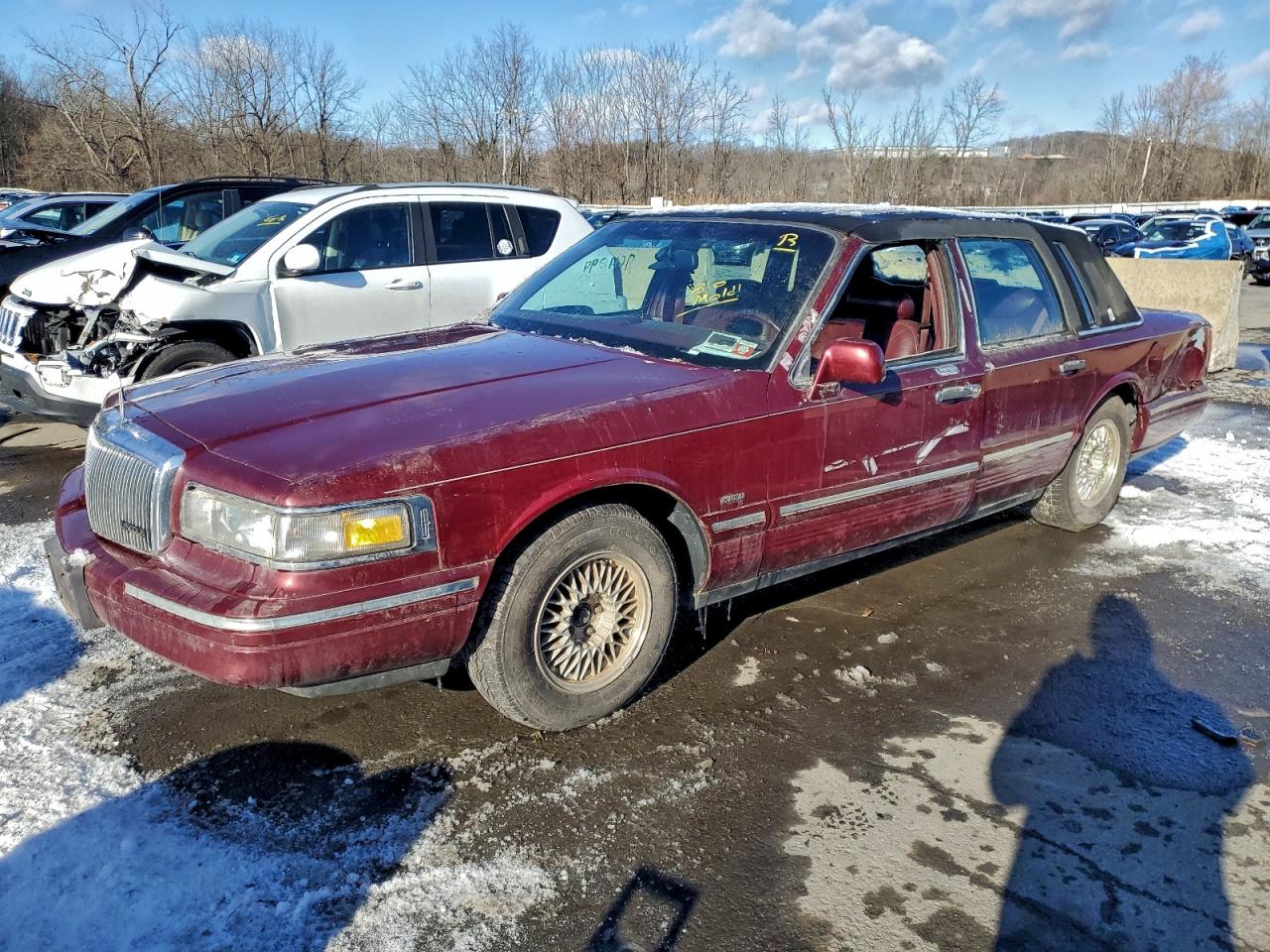 1996 LINCOLN TOWN CAR SIGNATURE — REAR END damage — photo 1