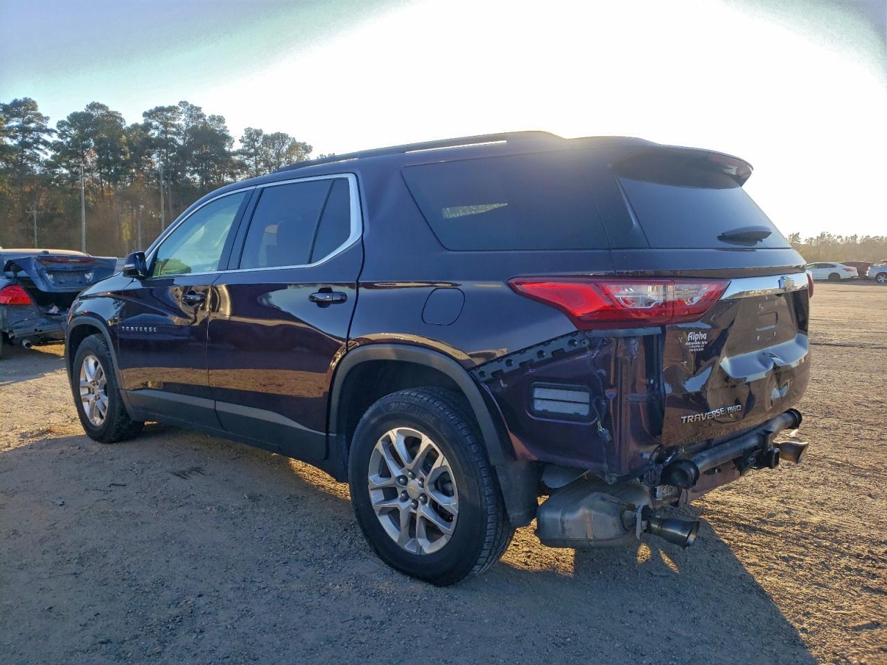 2019 CHEVROLET TRAVERSE LT photo 2