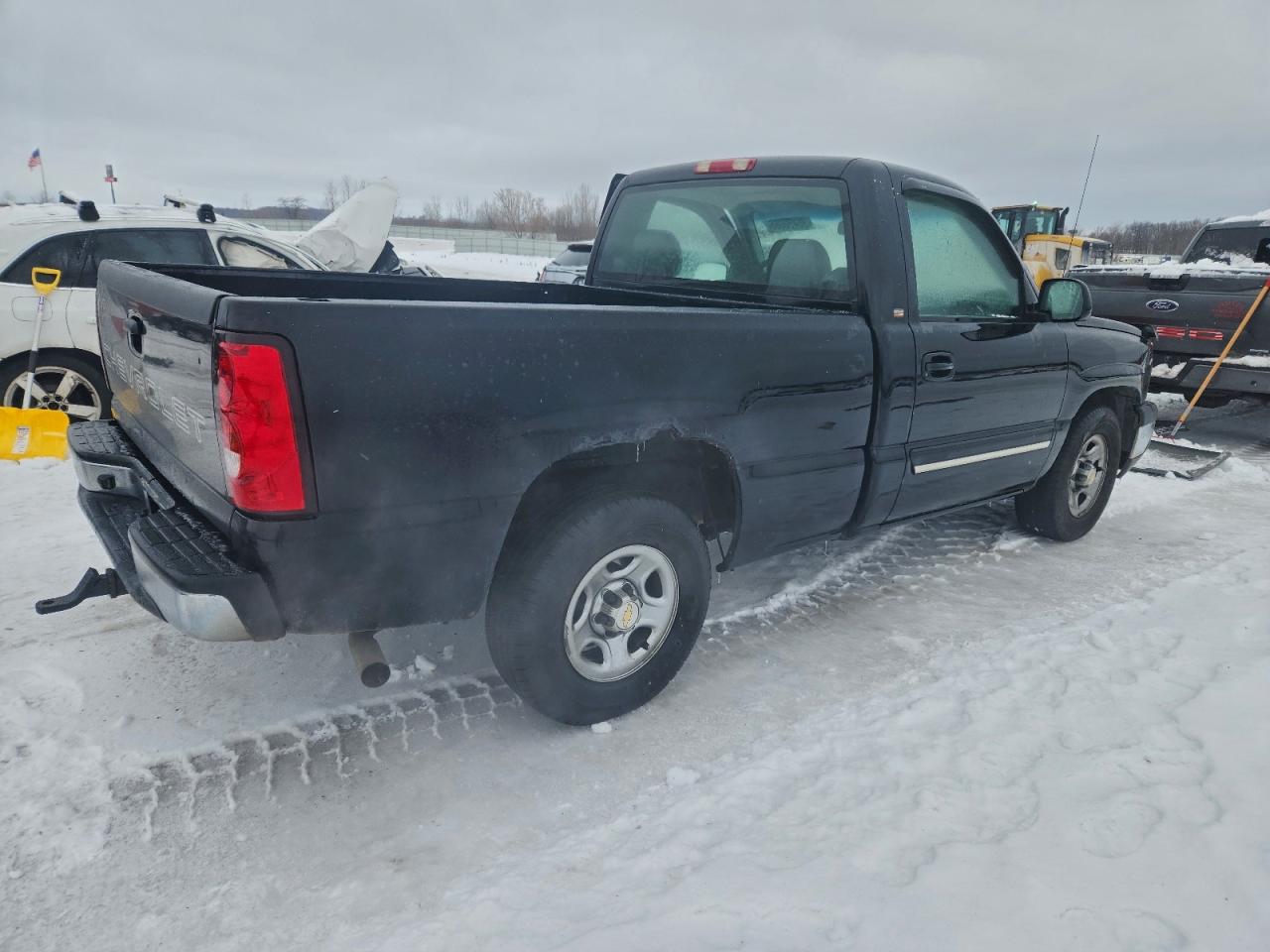 2004 CHEVROLET SILVERADO C1500 photo 3