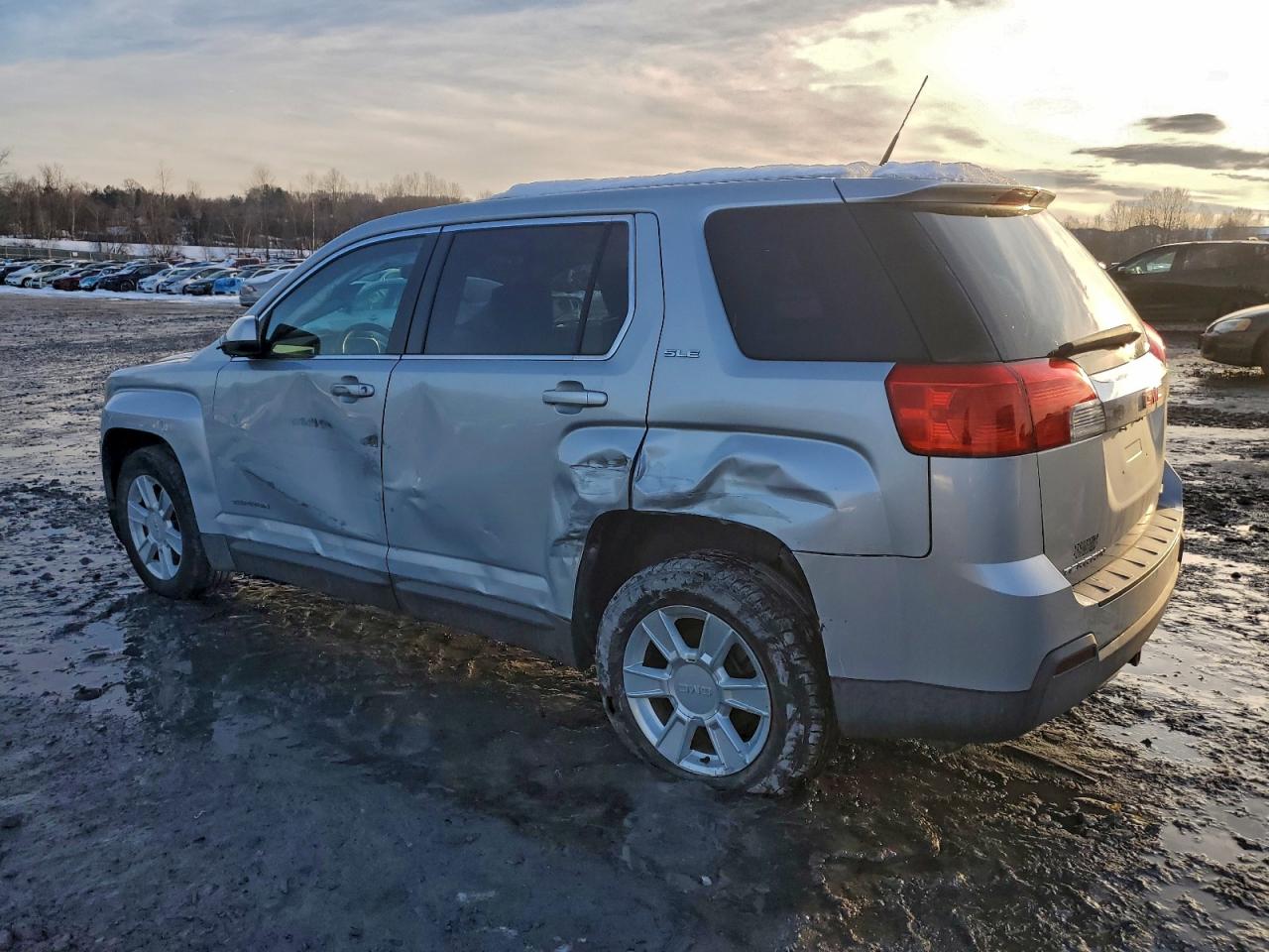2011 GMC TERRAIN SLE photo 2