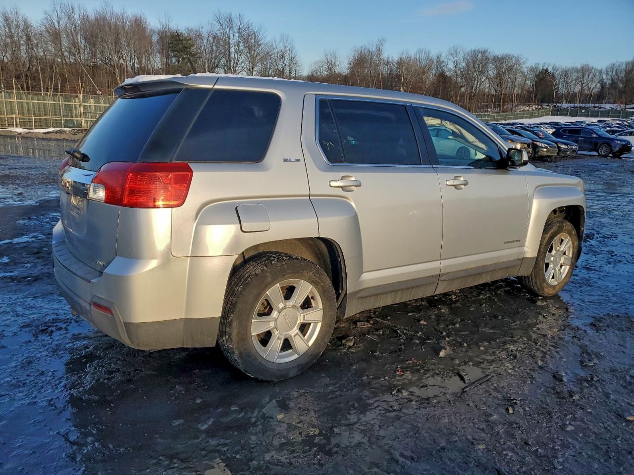 2011 GMC TERRAIN SLE photo 3
