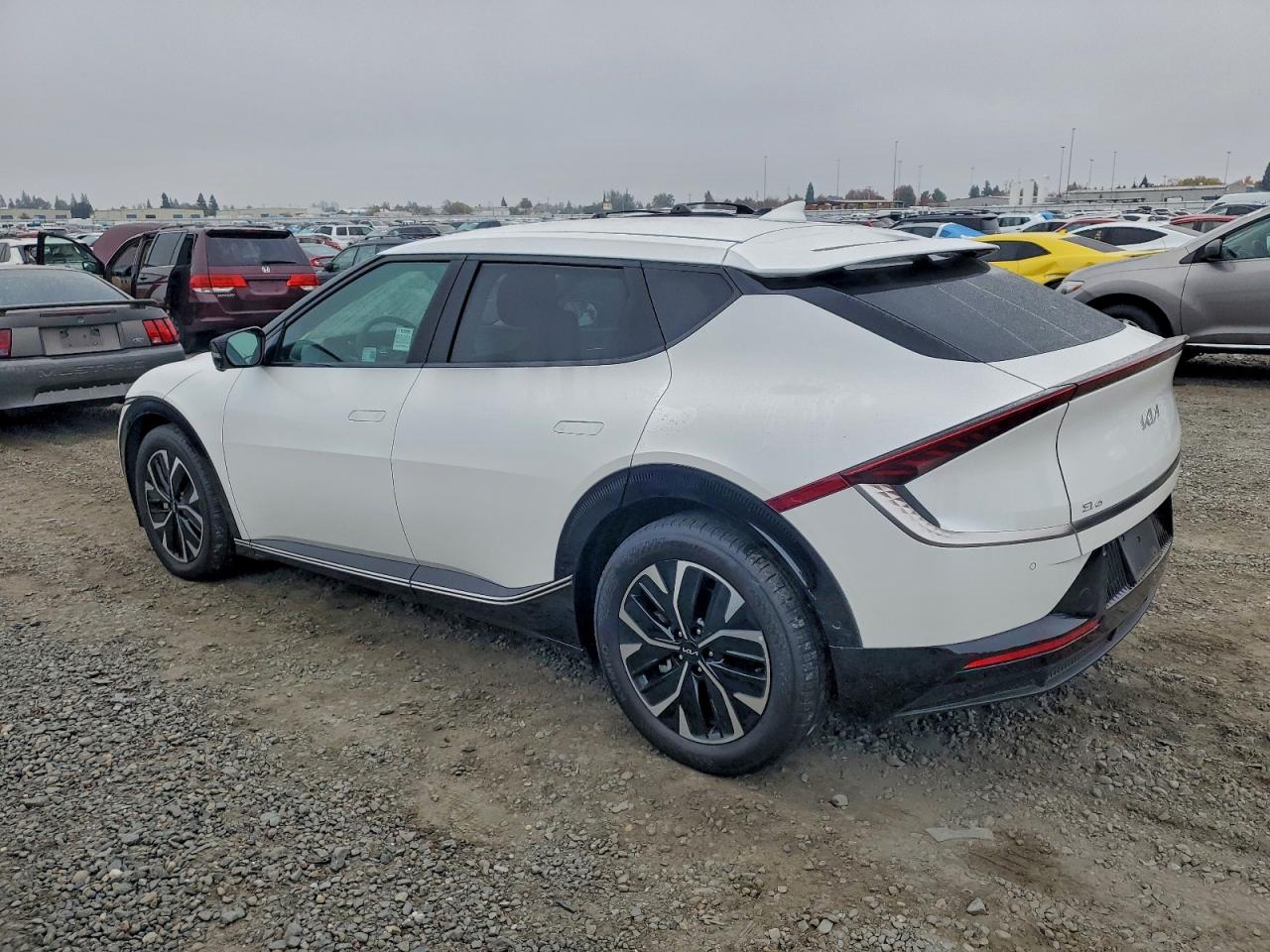 2023 KIA EV6 LIGHT photo 2