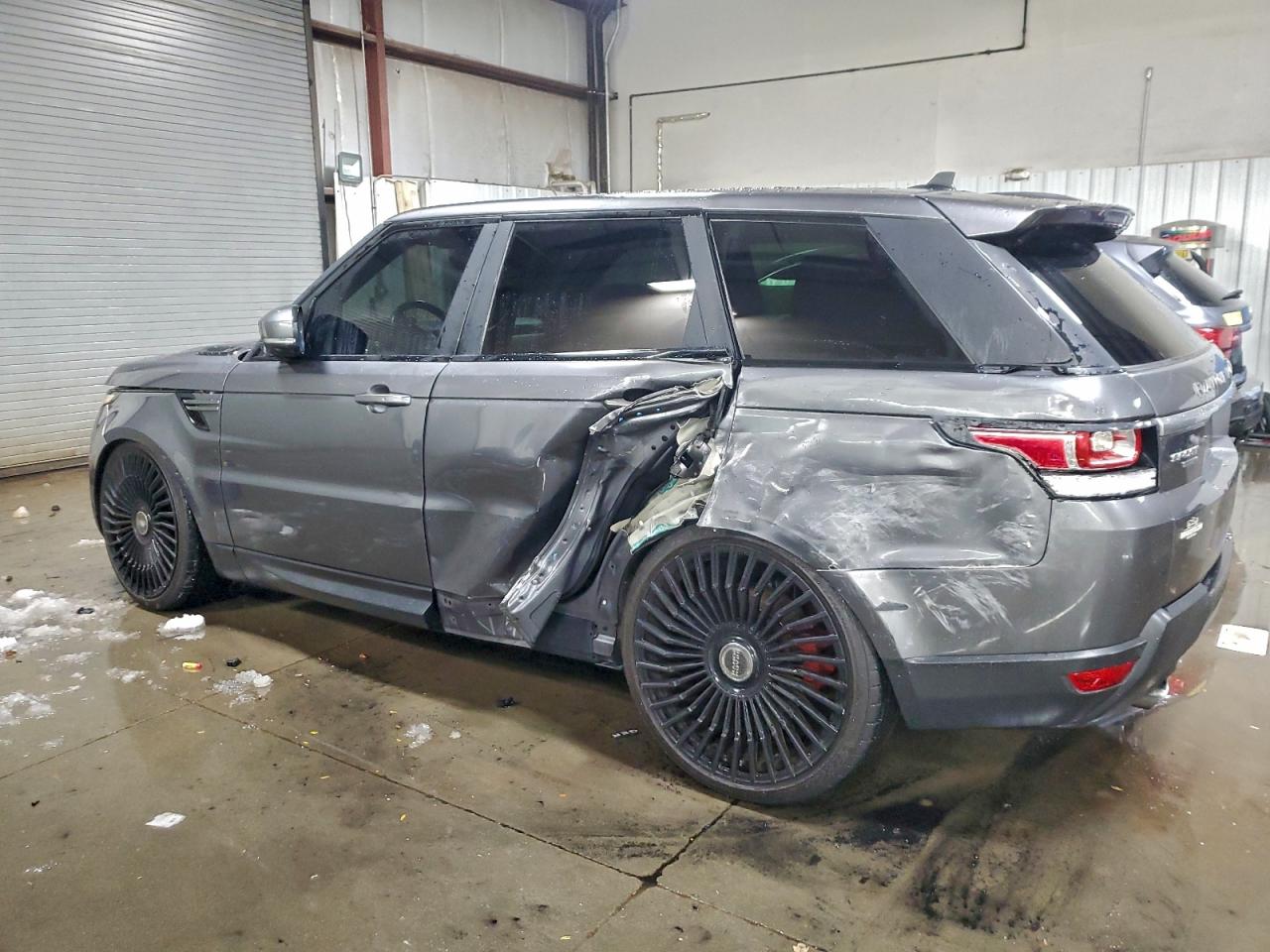 2016 LAND ROVER RANGE ROVER SPORT SE photo 2