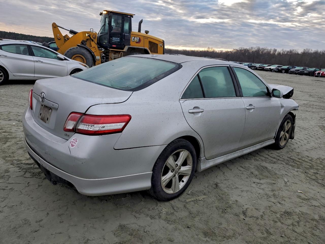2011 TOYOTA CAMRY BASE photo 3