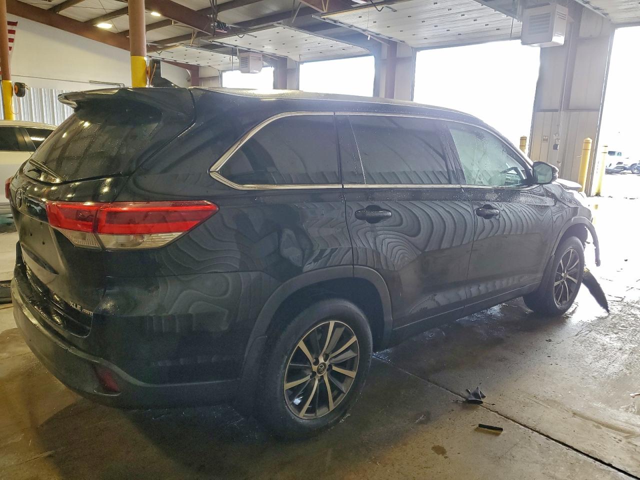 2018 TOYOTA HIGHLANDER SE photo 3