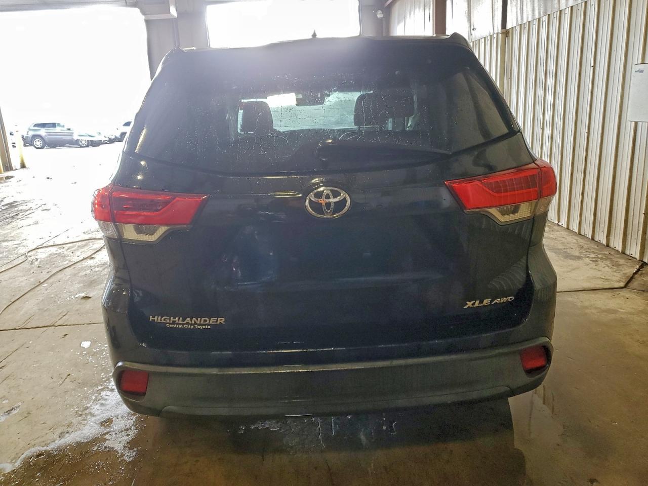 2018 TOYOTA HIGHLANDER SE photo 6