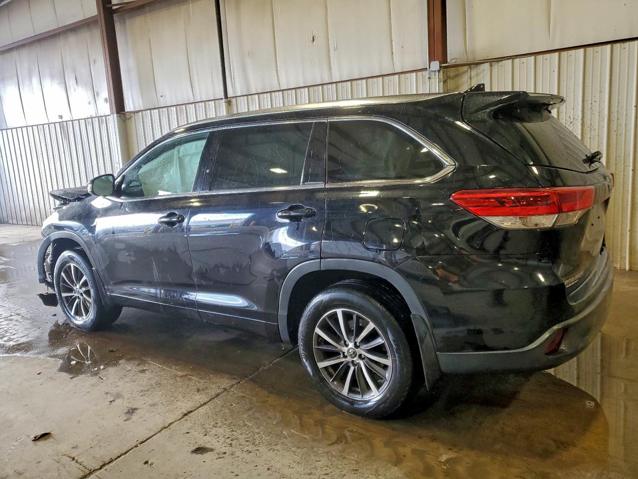 2018 TOYOTA HIGHLANDER SE photo 2