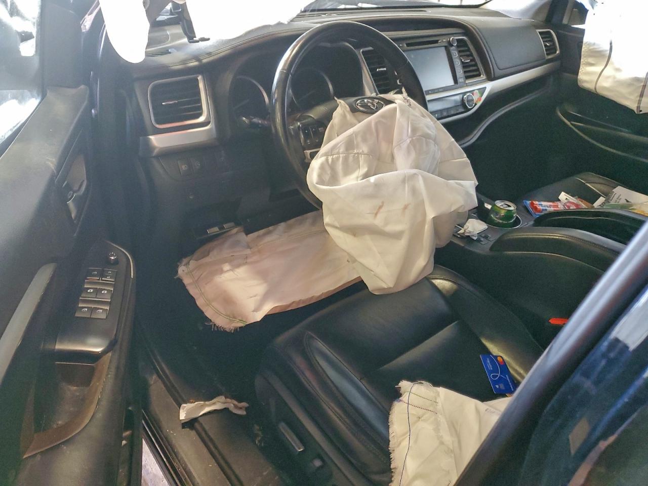 2018 TOYOTA HIGHLANDER SE photo 8