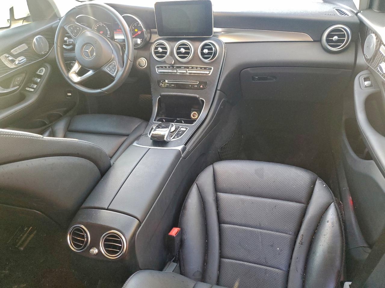 2017 MERCEDES-BENZ GLC 300 photo 8