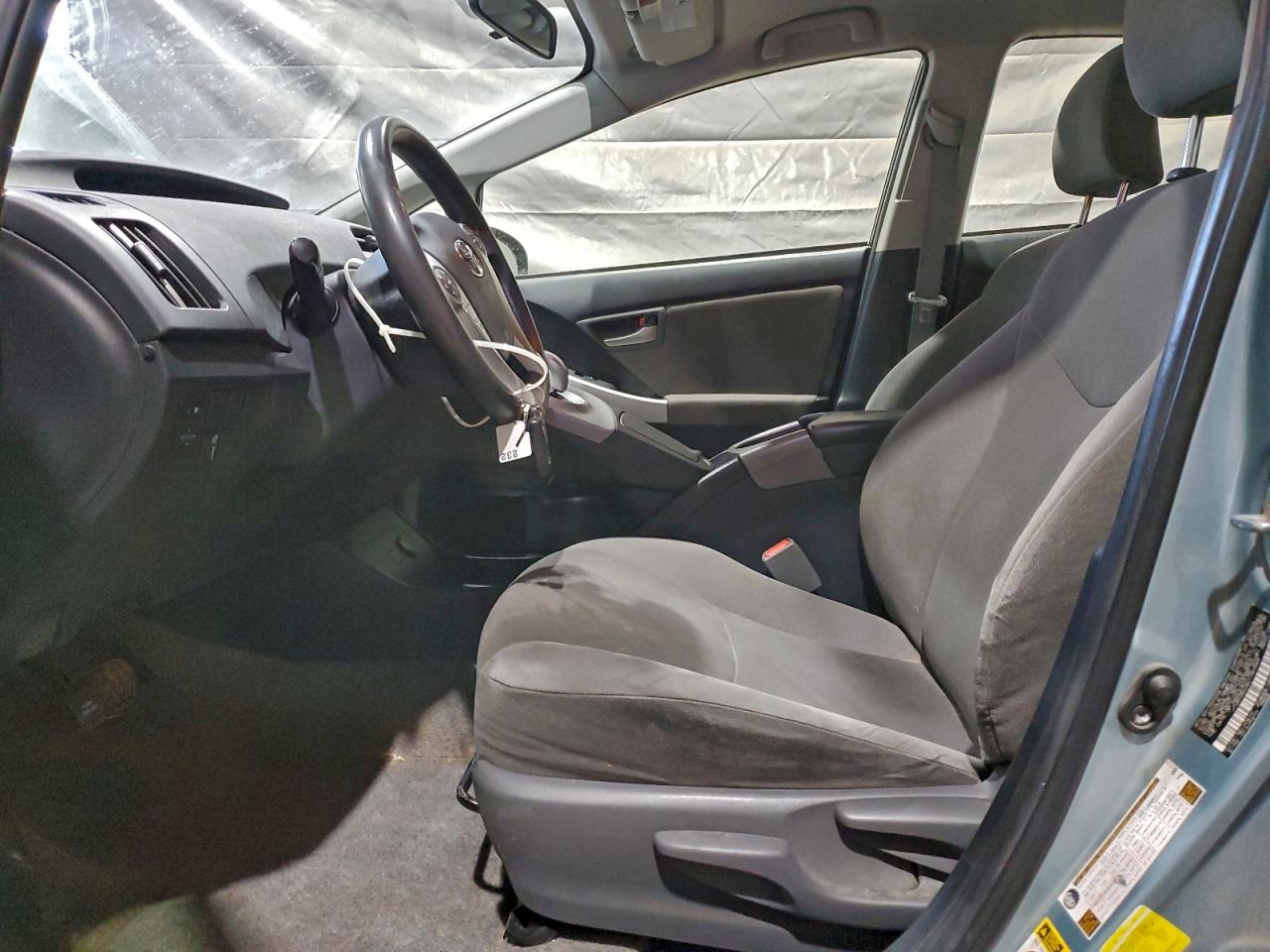 2014 TOYOTA PRIUS photo 13