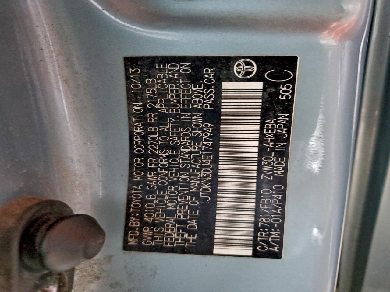 2014 TOYOTA PRIUS photo 25