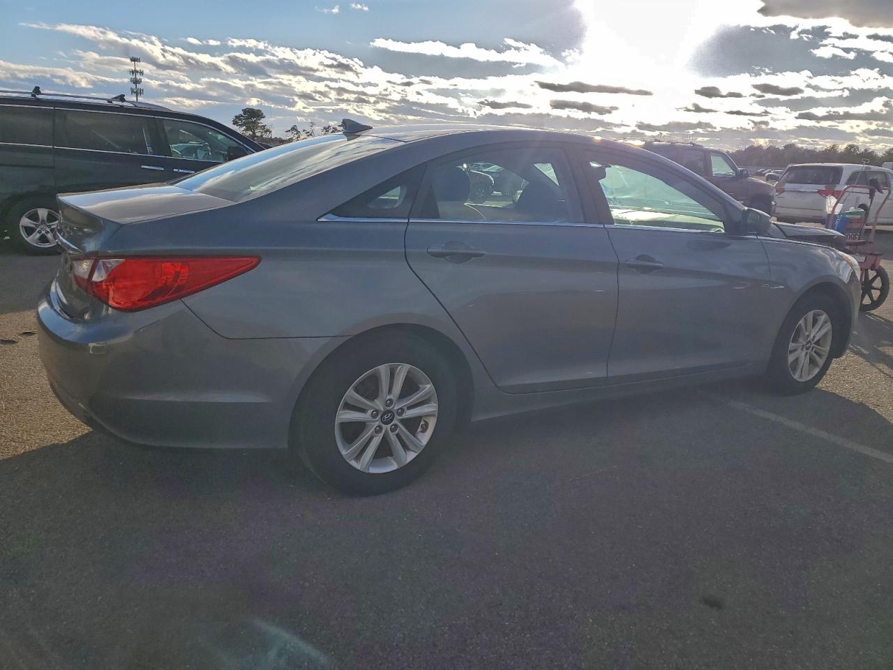 2013 HYUNDAI SONATA GLS photo 5