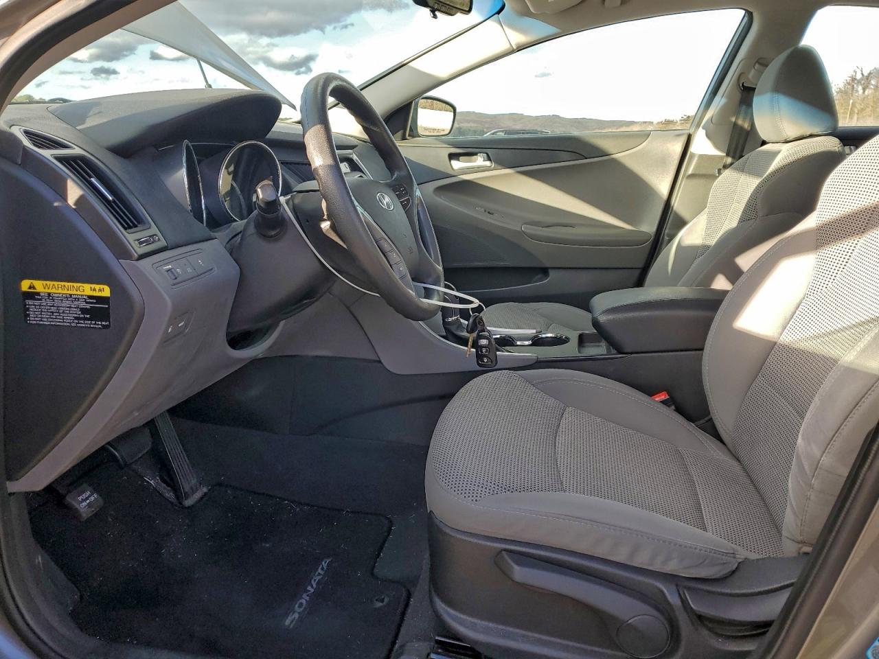 2013 HYUNDAI SONATA GLS photo 13