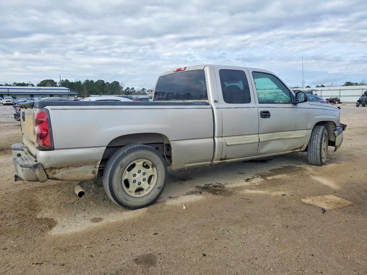 2004 CHEVROLET SILVERADO C1500 photo 3