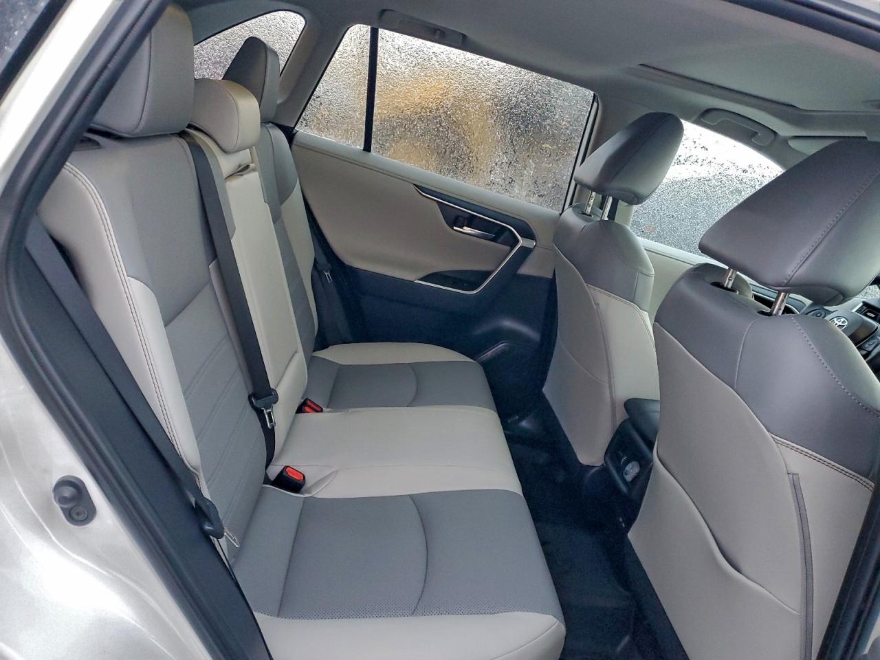 2022 TOYOTA RAV4 LIMITED photo 11