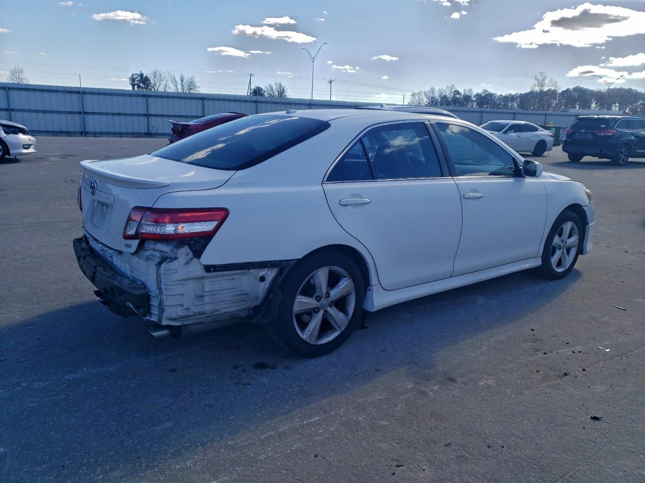2011 TOYOTA CAMRY BASE photo 3