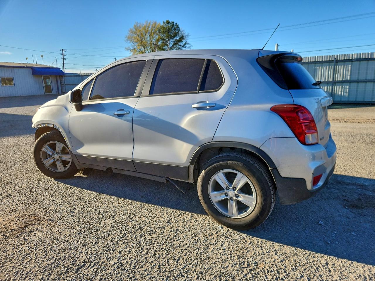 2022 CHEVROLET TRAX LS photo 3