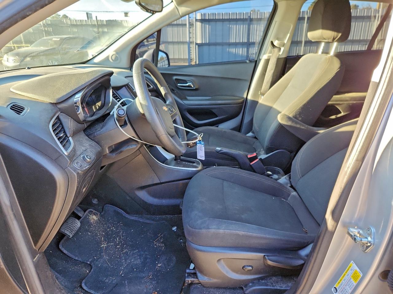 2022 CHEVROLET TRAX LS photo 13