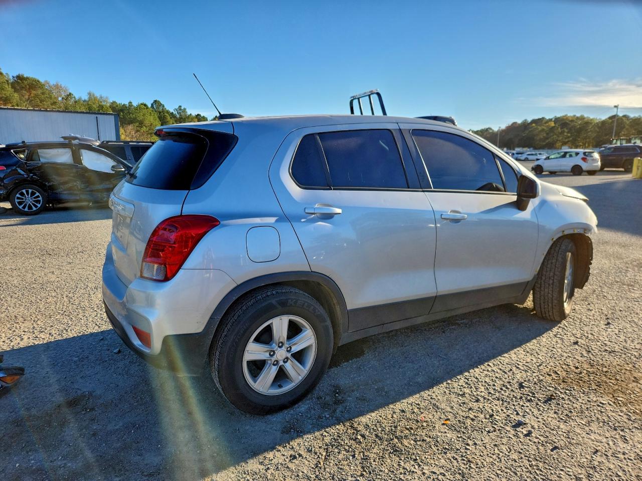 2022 CHEVROLET TRAX LS photo 5