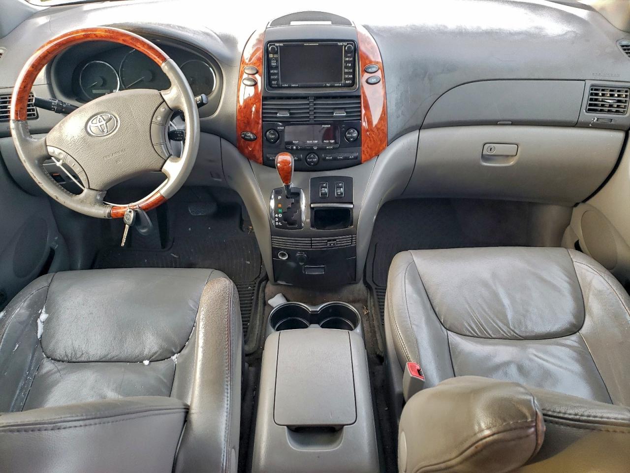 2008 TOYOTA SIENNA XLE photo 8