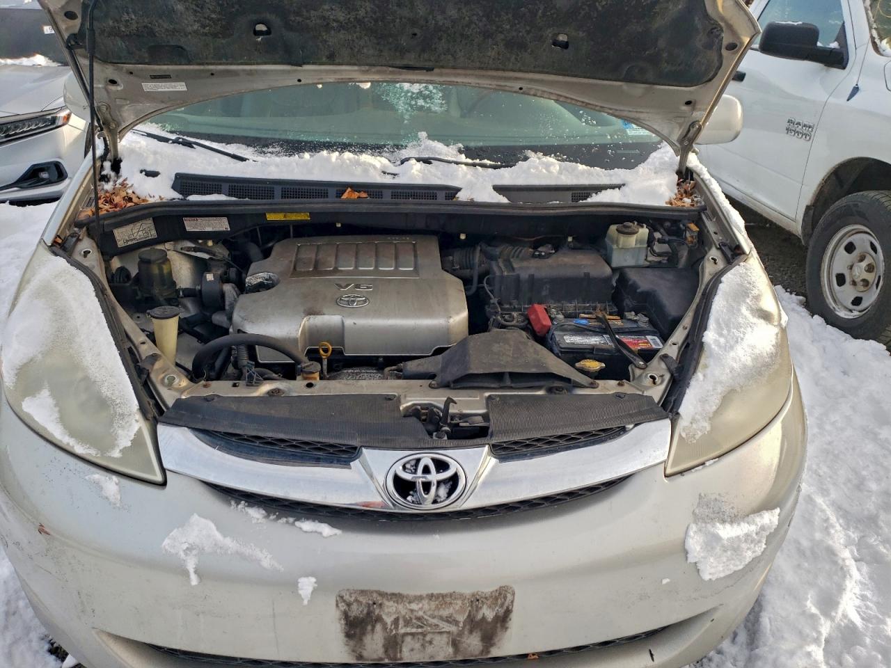2008 TOYOTA SIENNA XLE photo 12