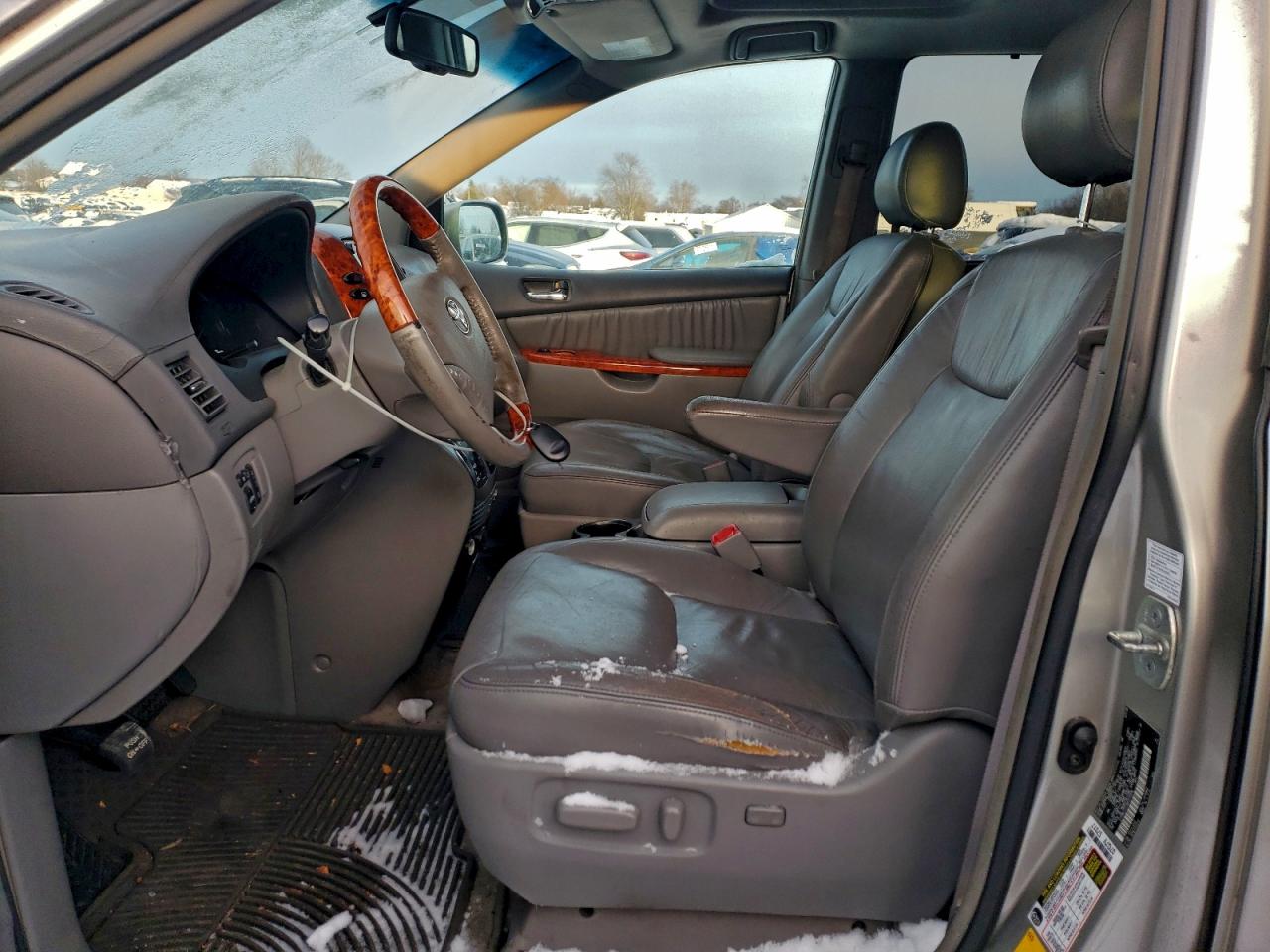 2008 TOYOTA SIENNA XLE photo 7