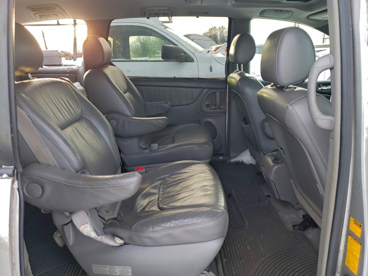 2008 TOYOTA SIENNA XLE photo 11